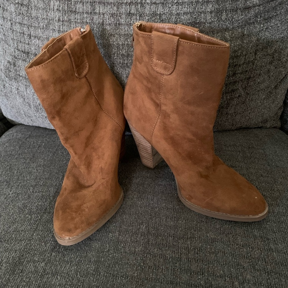 Just fab Tan ankle boots size 7.5